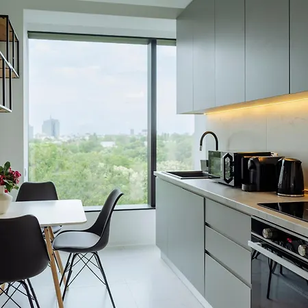 One Mircea Eliade Apartments With City & Park Views Bucareste