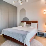One Mircea Eliade Apartments With City & Park Views Bucureşti