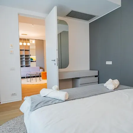 One Mircea Eliade Apartments With City & Park Views 公寓
