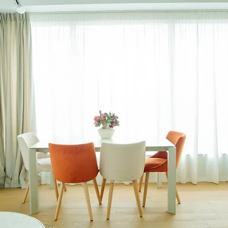 Daire One Mircea Eliade Apartments With City & Park Views Bükreş