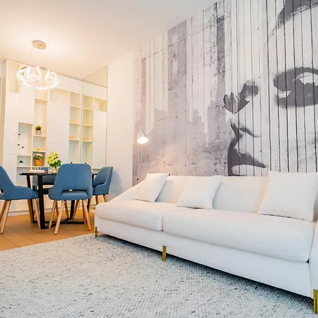 One Mircea Eliade Apartments With City & Park Views * 布加勒斯特