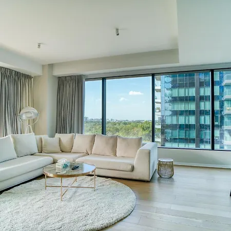 One Mircea Eliade Apartments With City & Park Views 公寓 *