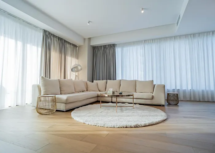 Apartment One Mircea Eliade Apartments With City & Park Views *