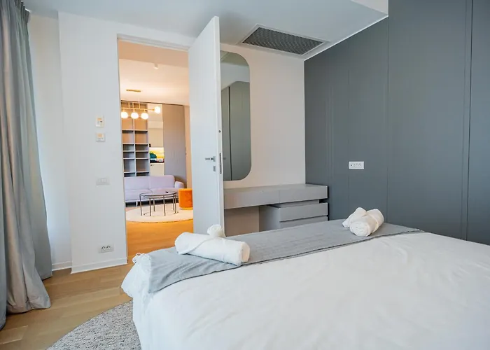 One Mircea Eliade Apartments With City & Park Views Daire