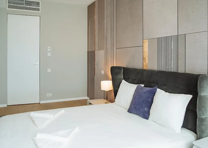 Apartman One Mircea Eliade Apartments With City & Park Views