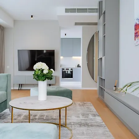 One Mircea Eliade Apartments With City & Park Views Lägenhet